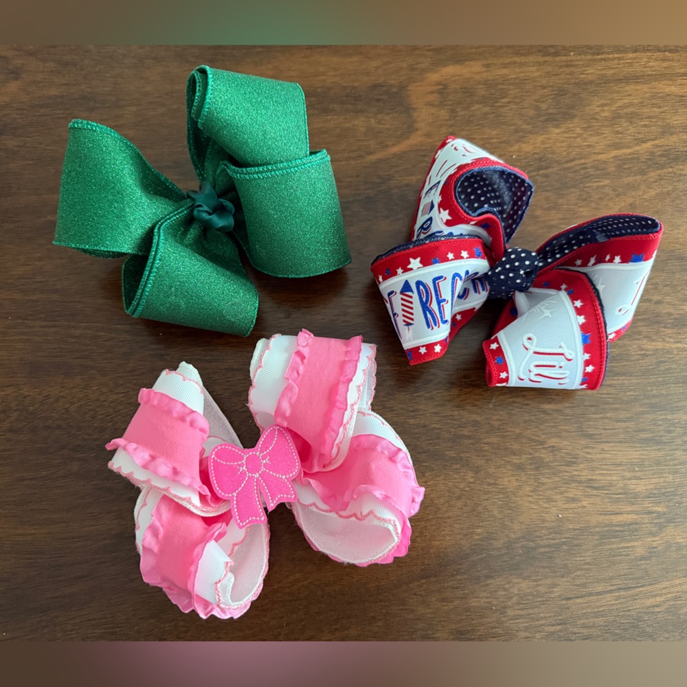 3 HANDMADE RIBBON BOWS ON CLIPS